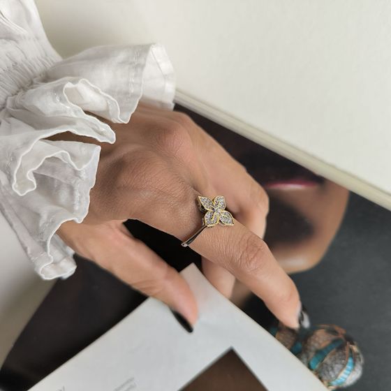 Серебряное кольцо с фианитами