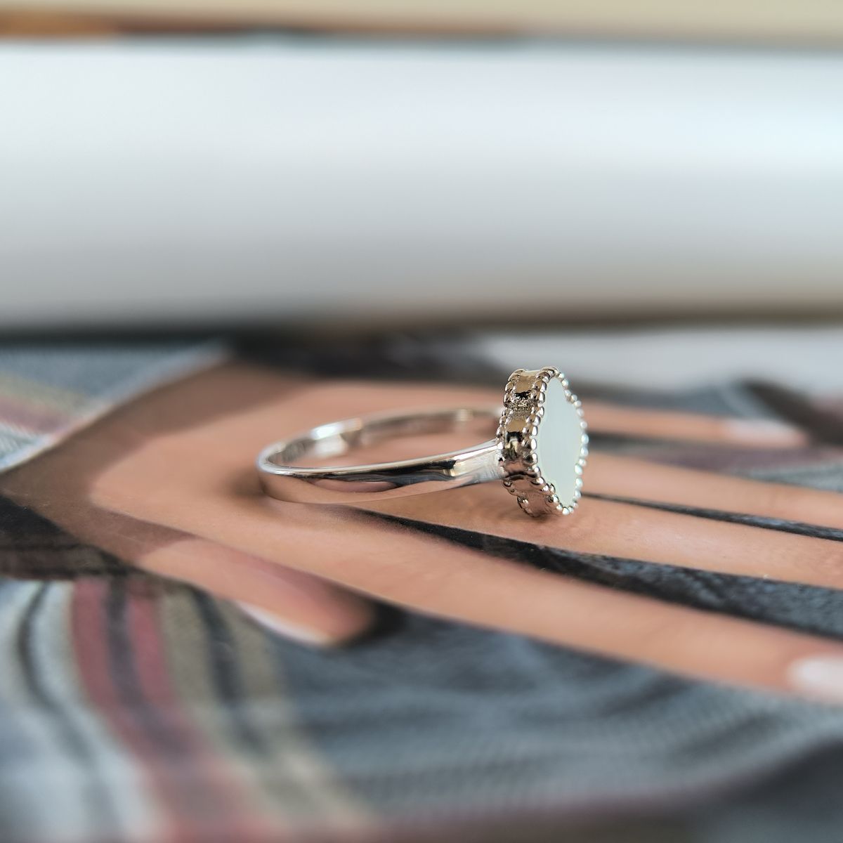 Серебряное кольцо с перламутром