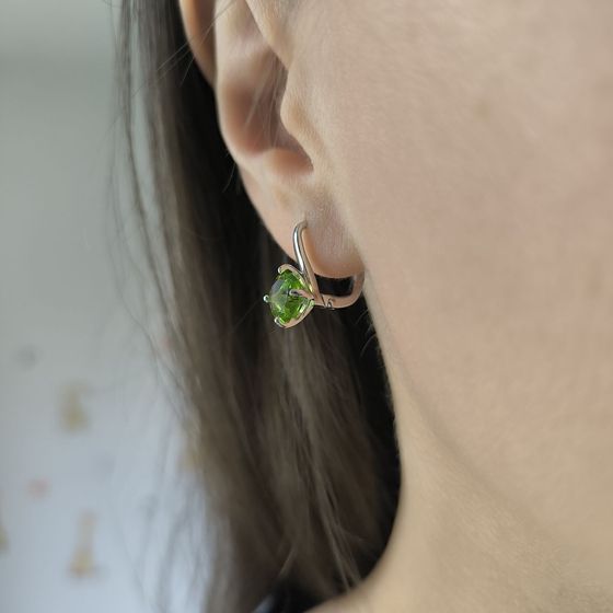 Серебряные серьги с хризолітом