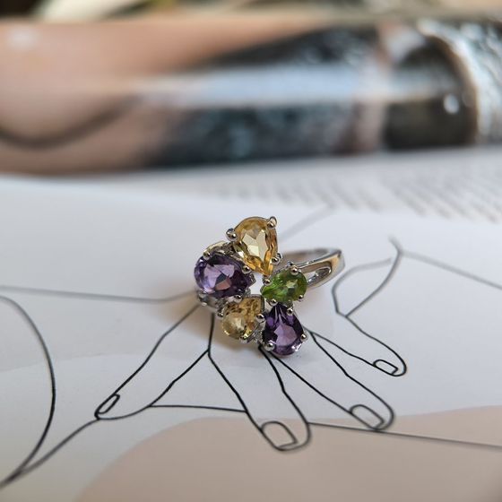 Серебряное кольцо с аметистом, хризолітом, цитрином, фианитами