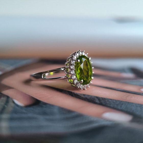 Серебряное кольцо с хризолітом 5.4ct
