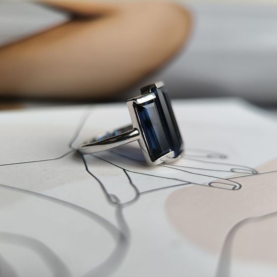 Серебряное кольцо с сапфиром nano 6.547ct