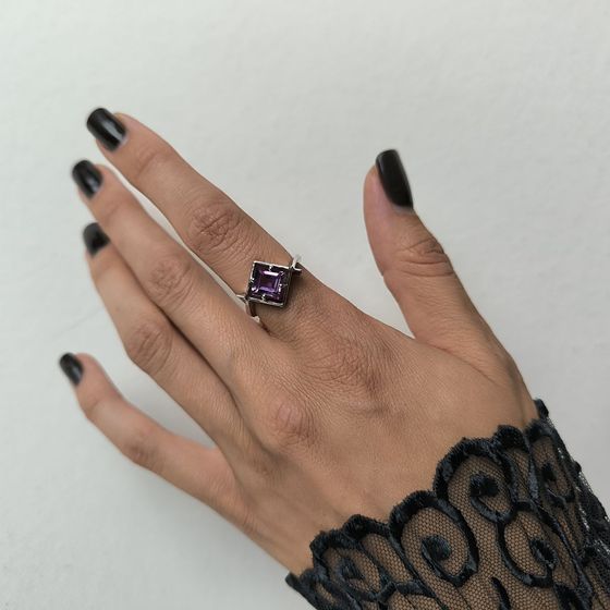 Серебряное кольцо с александритом 2.25ct