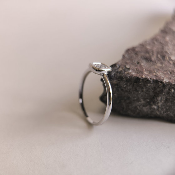Серебряное кольцо с фианитами