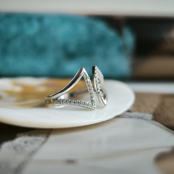 Серебряное кольцо с фианитами 0.36ct