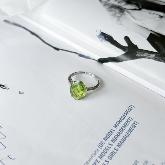 Серебряное кольцо с хризолітом 5.36ct