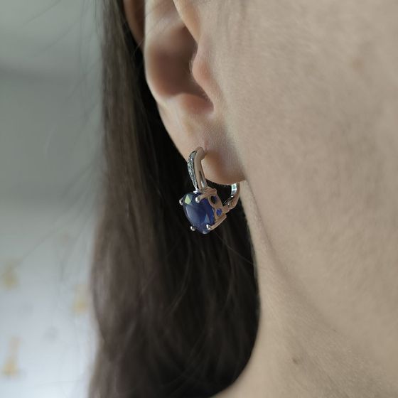 Серебряные серьги с сапфиром 6.528ct, фианитами