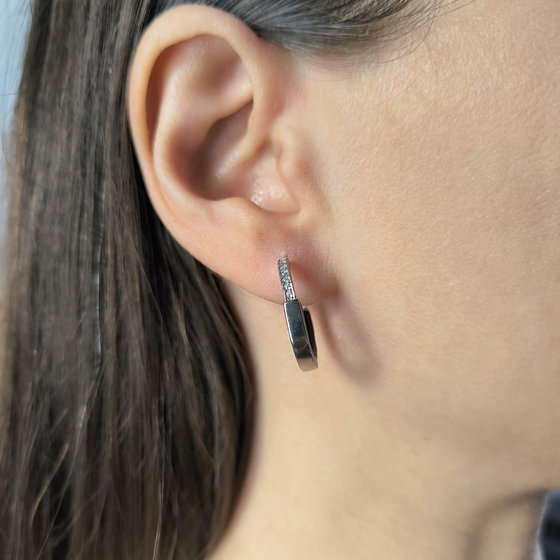 Серебряные серьги с емаллю, фианитами