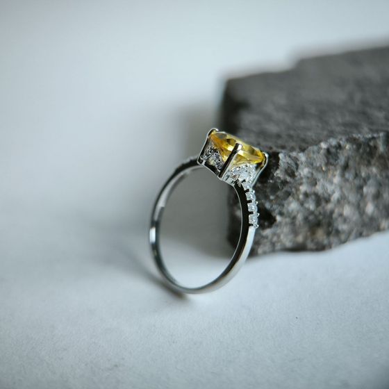 Серебряное кольцо с цитрином nano