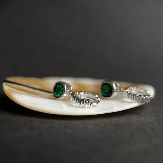 Серебряные серьги с изумрудом nano 8.565ct