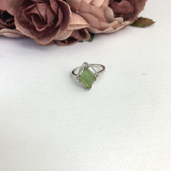 Серебряное кольцо с султанитом 3.188ct