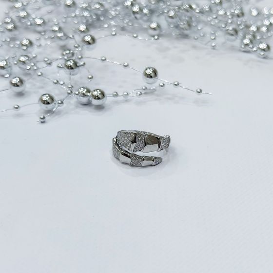 Серебряное кольцо с фианитами