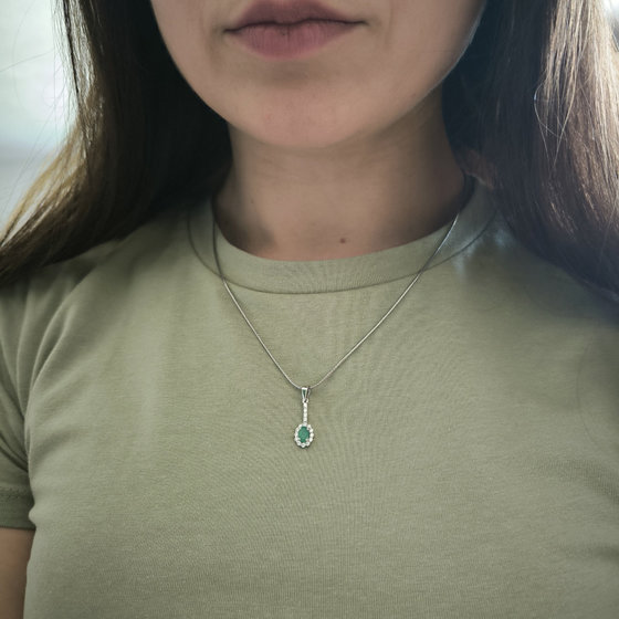 Серебряная подвеска с изумрудом 0.833ct, фианитами