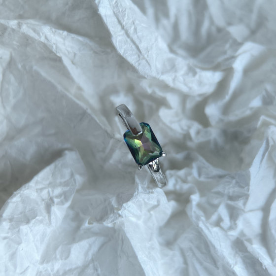 Серебряное кольцо с мистик топазом 1.068ct