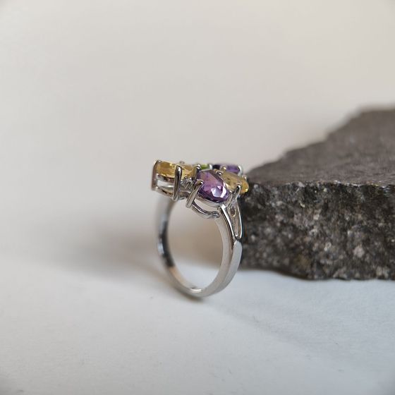 Серебряное кольцо с аметистом, хризолітом, цитрином, фианитами