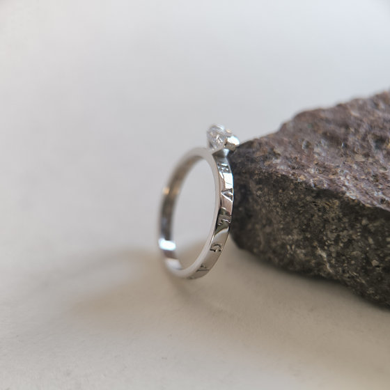 Серебряное кольцо с фианитами