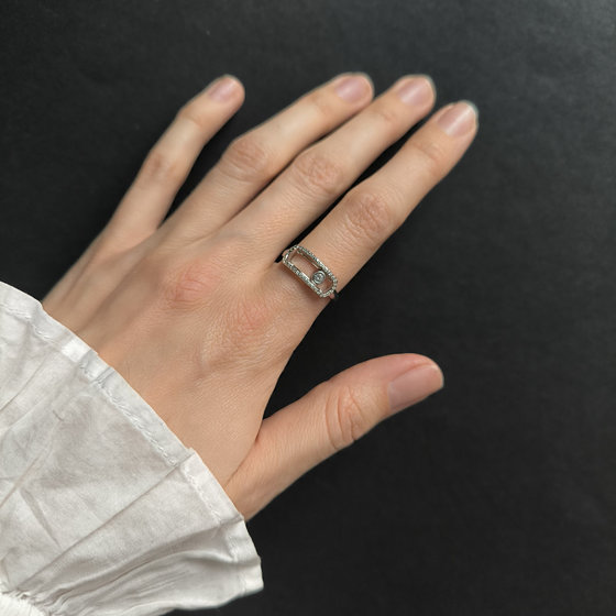 Серебряное кольцо с фианитами