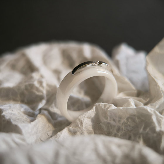 Серебряное кольцо с керамикой, фианитами
