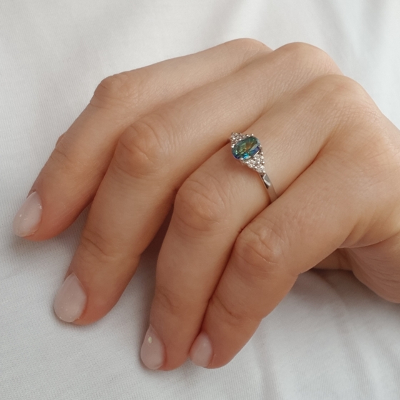 Серебряное кольцо с мистик топазом 0.947ct, фианитами