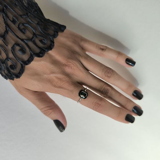 Серебряное кольцо с фианитами, емаллю