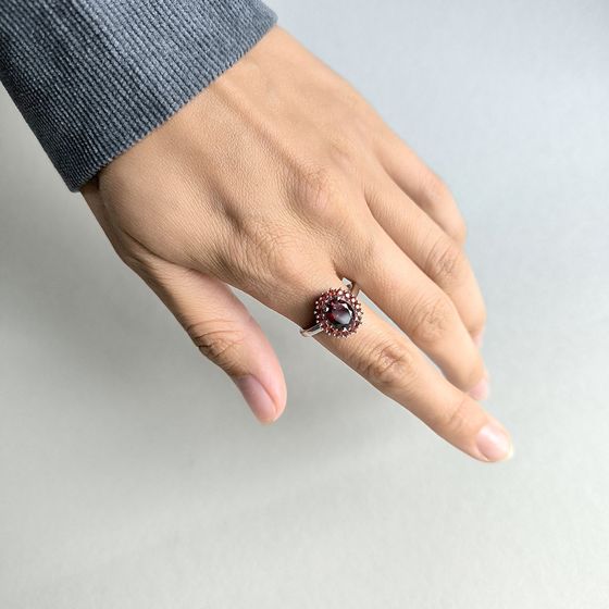 Серебряное кольцо с гранатом 2.82ct