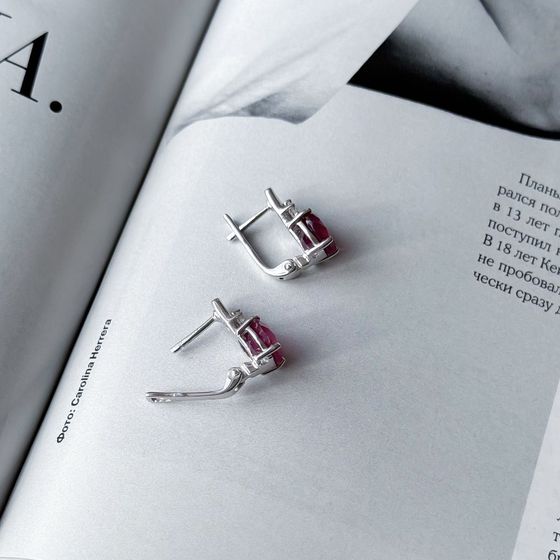 Серебряные серьги с рубином 5.723ct, фианитами