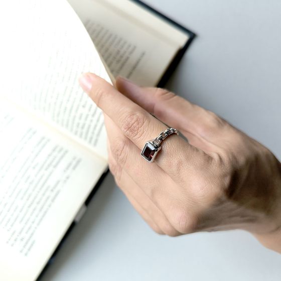 Серебряное кольцо с гранатом 1.905ct