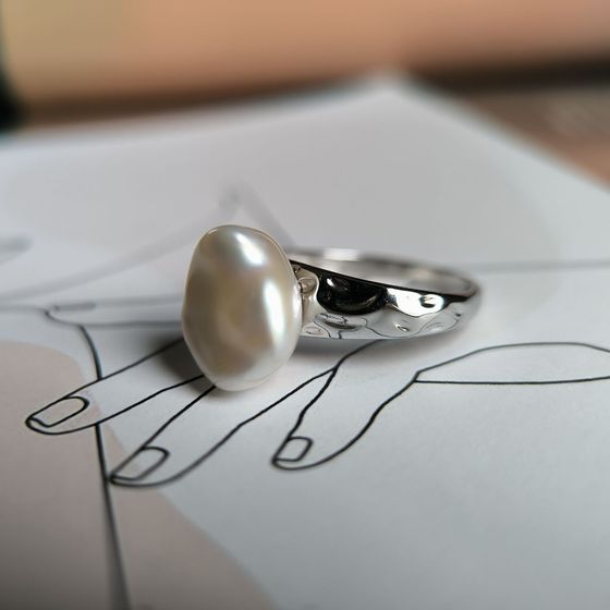 Серебряное кольцо с жемчугом барочным