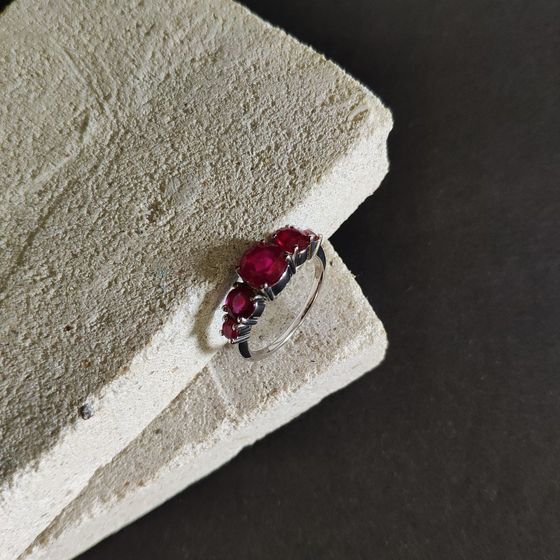 Серебряное кольцо с рубином 3.63ct