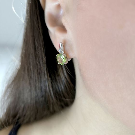 Серебряные серьги с хризолітом 3.812ct, фианитами