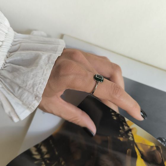 Серебряное кольцо с фианитами, емаллю