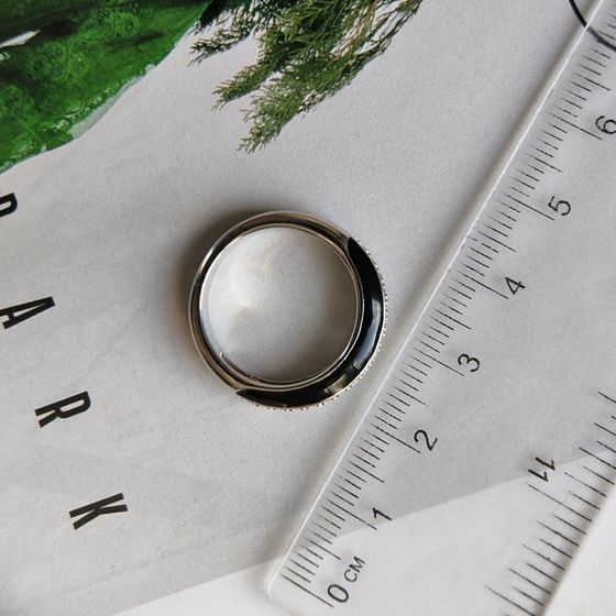 Серебряное кольцо с фианитами, емаллю