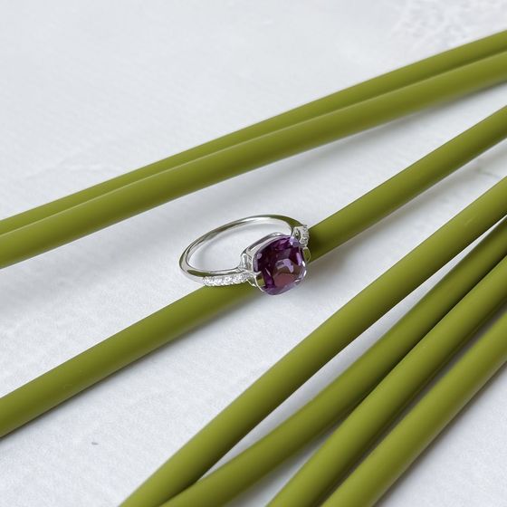 Серебряное кольцо с александритом