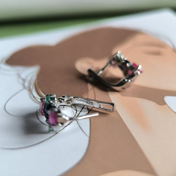 Серебряные серьги с сапфиром 2.042ct, рубином, изумрудом