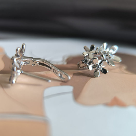 Серебряные серьги с фианитами