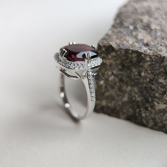 Серебряное кольцо с гранатом 4.94ct