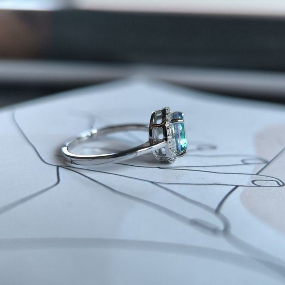 Серебряное кольцо с мистик топазом 1.106ct, фианитами