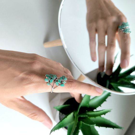 Серебряное кольцо с изумрудом 2.8ct