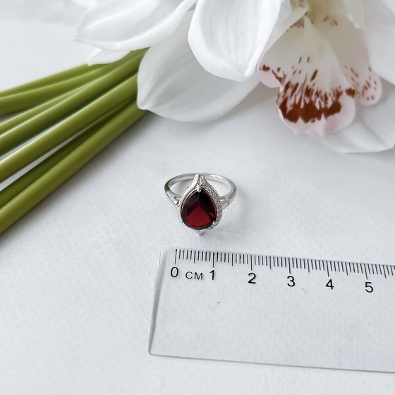 Серебряное кольцо с гранатом 3.131ct