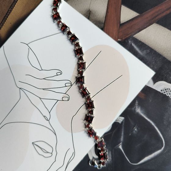 Серебряный браслет с гранатом 14.975ct