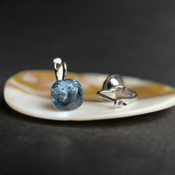 Серебряные серьги с фианитами