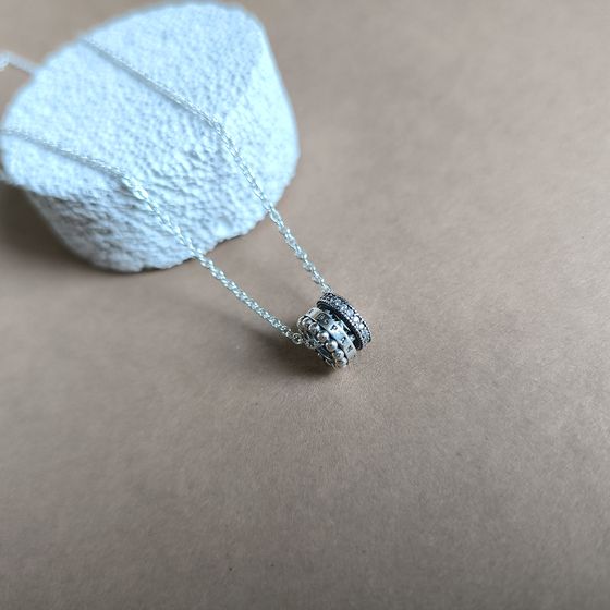 Серебряное колье с фианитами Серебряное колье с фианитами