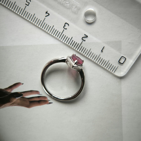 Серебряное кольцо с рубином 1.513ct, фианитами
