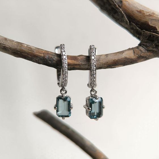 Серебряные серьги с топазом Лондон Блю 2.105ct