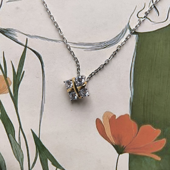 Серебряное колье с фианитами