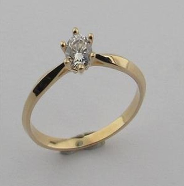 Золотое кольцо с фианитами 0.5ct