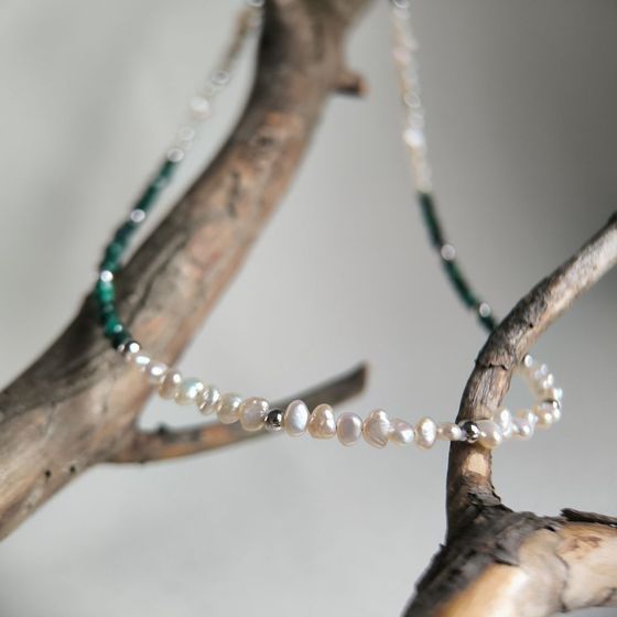 Серебряное колье с жемчугом барочным, зеленим жадеїдом