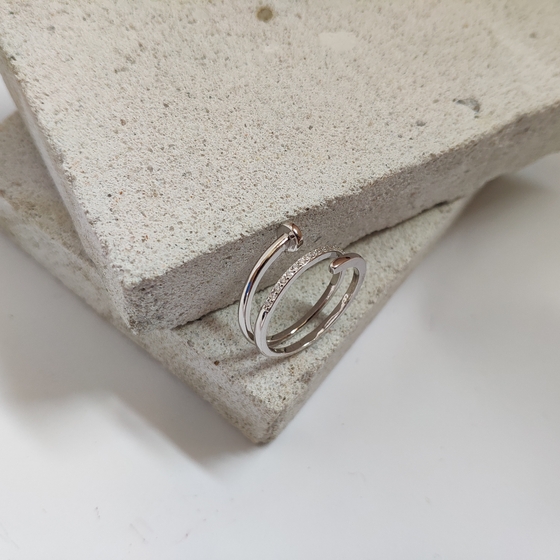 Серебряное кольцо с фианитами