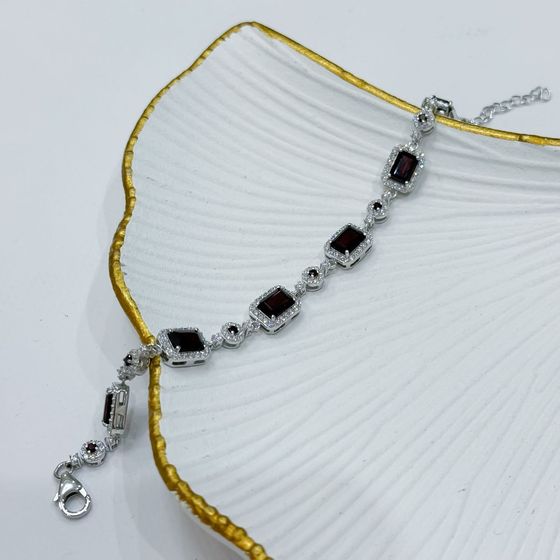 Серебряный браслет с гранатом 10.643ct