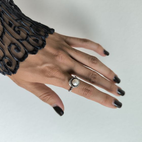 Серебряное кольцо с жемчугом Серебряное кольцо с жемчугом